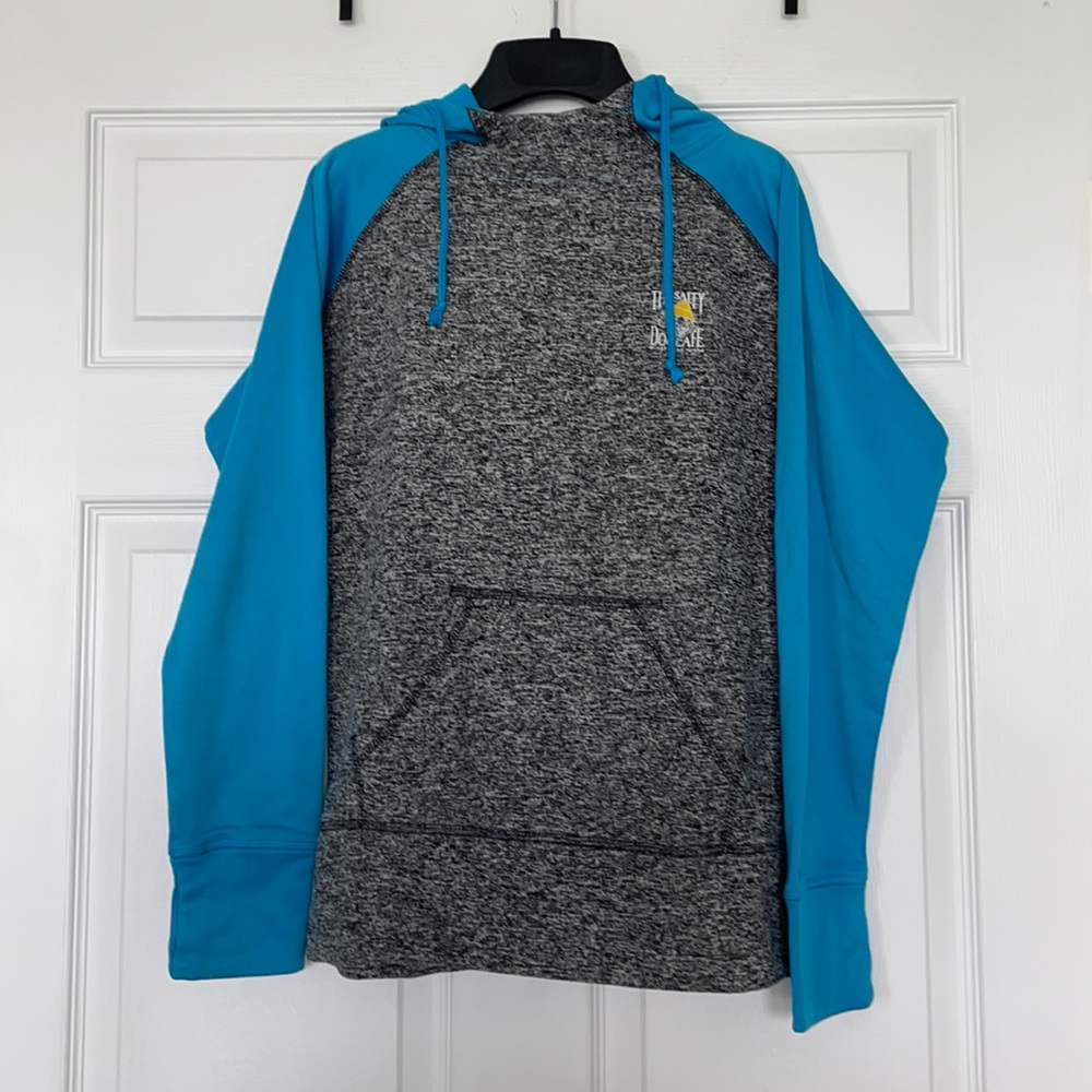 Salty Dog Cafe sweatshirt, size M